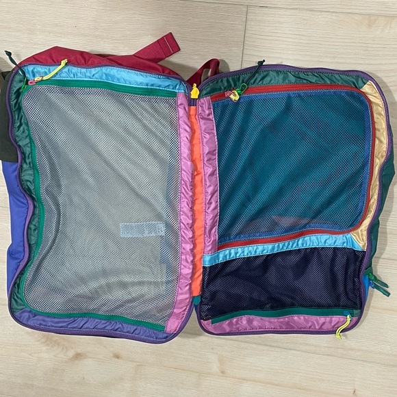 Cotopaxi Allpa 42L Travel Pack - Del Dia. Dark green, and multicolored. NWOT - Picture 6 of 10